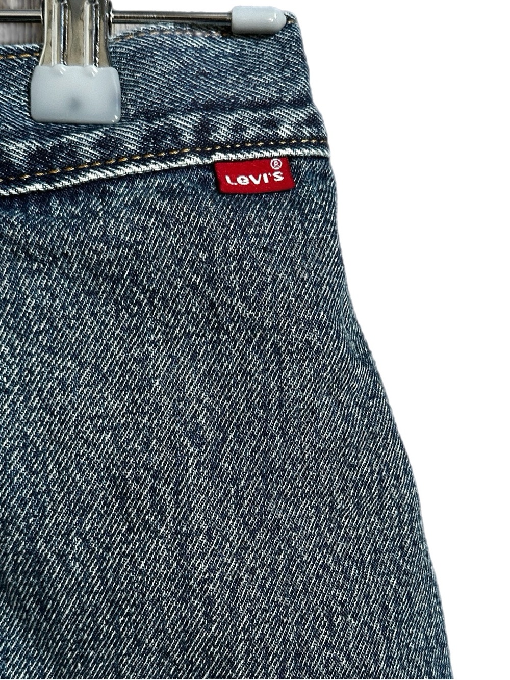 Levi's button-wrap denim mini skirt in a medium wash blue - Picture 4 of 6